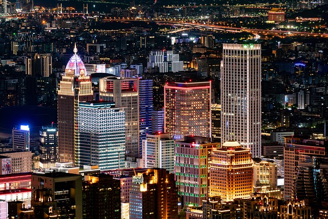 城市素材 - 城市景观 /  城市 /  城市的灯光 /  晚上 /  夜晚 /  摩天大楼 /  城市的 /  建筑物 /  都会 /  台北 /  台湾