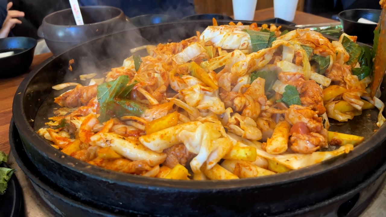 美食素材 - 排骨 /  肉 /  烧烤 /  煮熟的 /  烹饪 /  美食 /  盘子 /  食物 /  油炸 /  美食家 /  健康 /  成分 /  韩国料理 /  一顿饭 /  洋葱 /  蔬菜 /  辛辣的 /  辣椒 /  