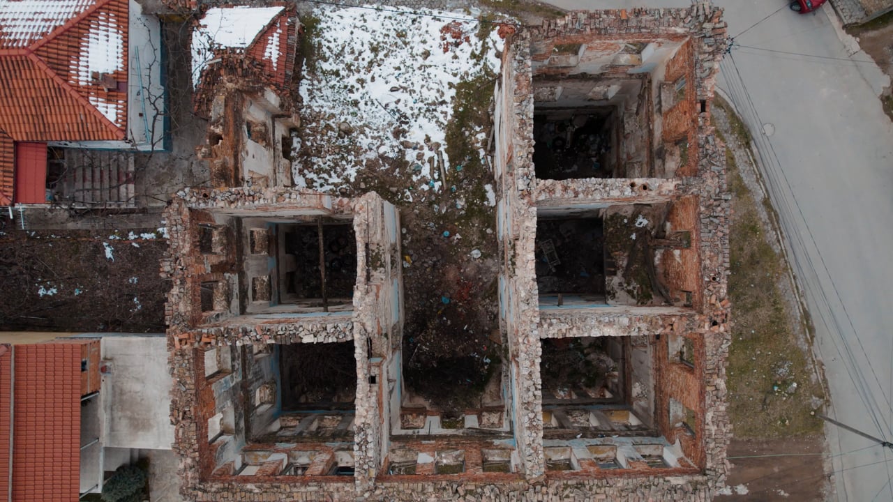 建筑素材 - 被遗弃的建筑 /  建筑建筑 /  老的 /  冬天 /  雪 /  医院 /  共产主义 /  阿尔巴尼亚