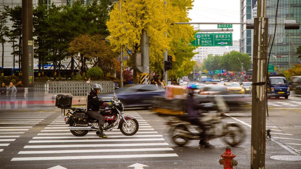 汽车素材 - 汉城 /  街道 /  交通 /  汽车 /  速度 /  摩托车 /  人们 /  移动