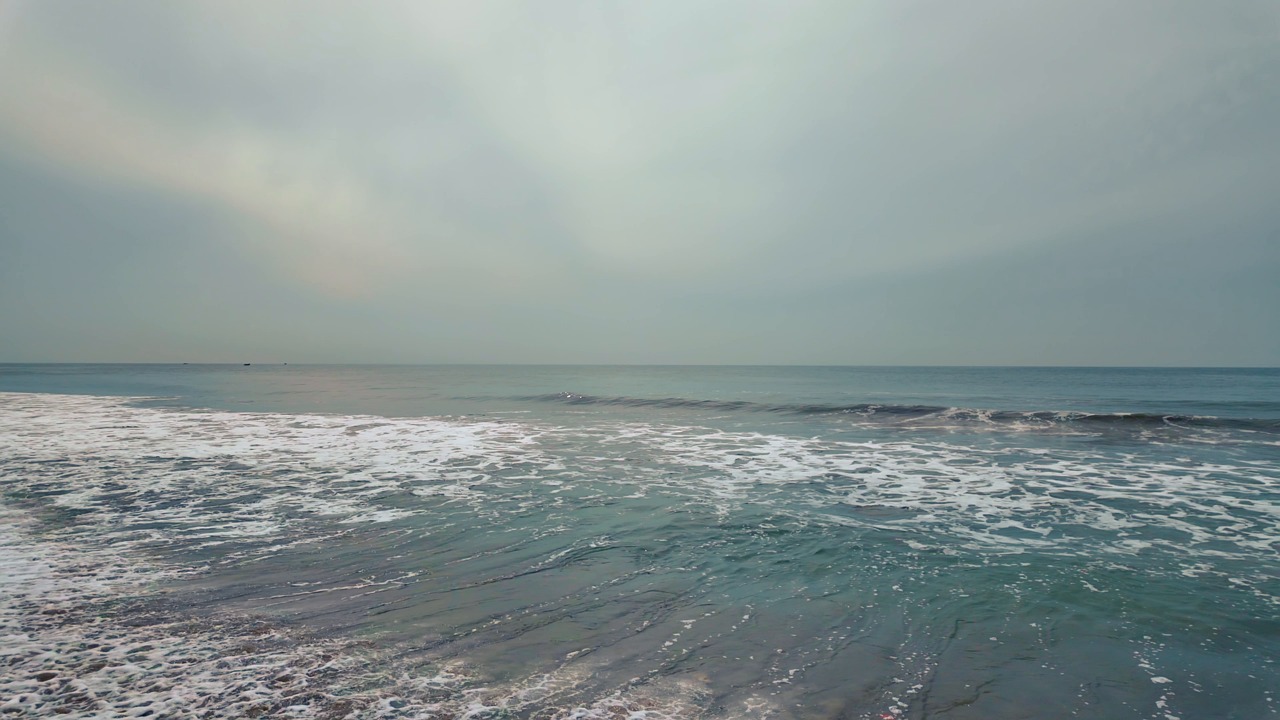 素材素材 - 高清海滩海浪视频 /  海浪的声音 /  美丽的壁纸 /  热带海浪视频 /  波浪 /  海洋 /  海 /  岩石海岸 /  日落 /  海滩 /  4k 视频 /  影视素材 /  自然 /  放松 /  平静的 /  