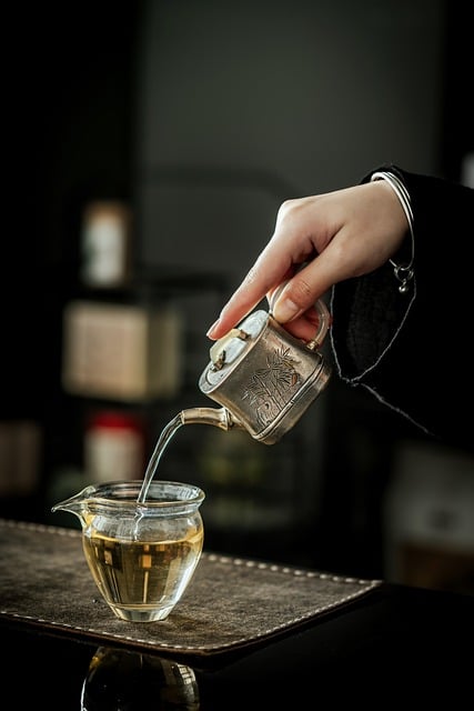 茶具素材 - 茶 /  茶壶 /  倒 /  仪式 /  中国 /  装饰 /  手工艺 /  水壶 /  暗 /  壶嘴 /  玻璃 /  茶杯子 /  文化 /  优雅 /  摄影 /  杯子 /  东方 /  舒适 /  瞬间 /  