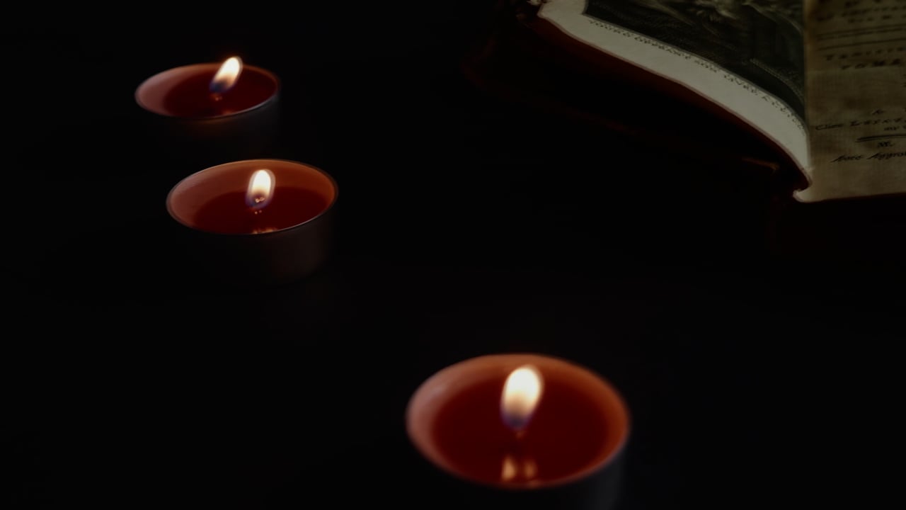 古画素材 - 古董书 /  蜡烛 /  蜡烛火焰 /  古画 /  多蜡烛火焰 /  读 /  图书出版 /  货架出版