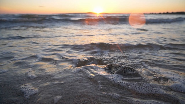 落日素材 - 日落 /  海洋 /  波浪 /  海滩 /  支撑 /  沙 /  海 /  太阳 /  泡沫 /  海岸 /  海景 /  地平线 /  阳光 /  金的 /  反射 /  落日下的海滩 /  水 /  涟漪 /  浪潮 