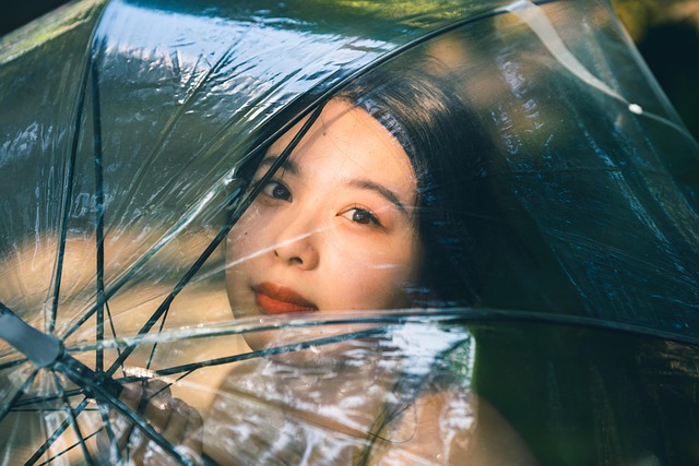 写真素材 - 女士 /  日落 /  雨伞 /  写真 /  自然 /  树林 /  温暖的 /  治愈